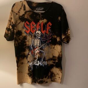 Dossin Men's Black and Tan Graphic Tee - Preloved